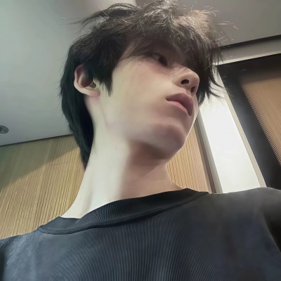 小众风帅气男生头像