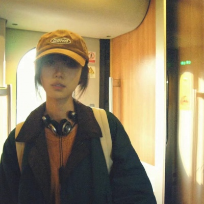 氛围感拉满的复古胶片风女生头像