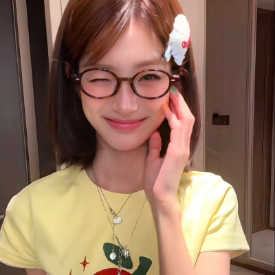 高级感复古滤镜女生头像