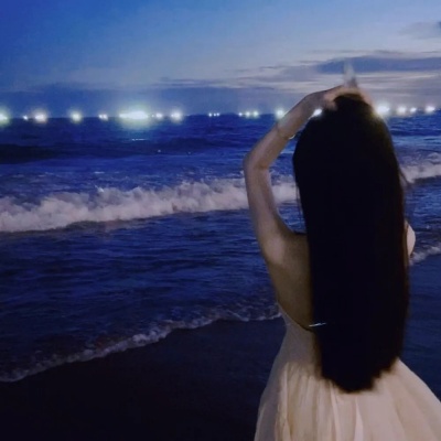 小众高级海边女生头像