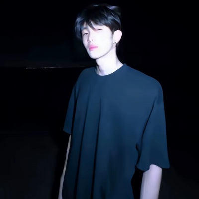 清冷氛围感男生头像
