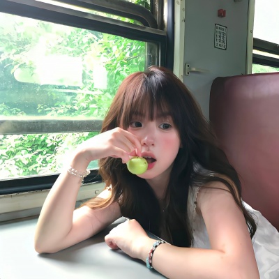 小清新绿色治愈风女生头像