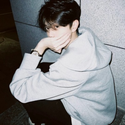 青春感小众男生头像