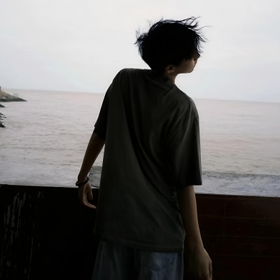 清冷氛围感男生头像