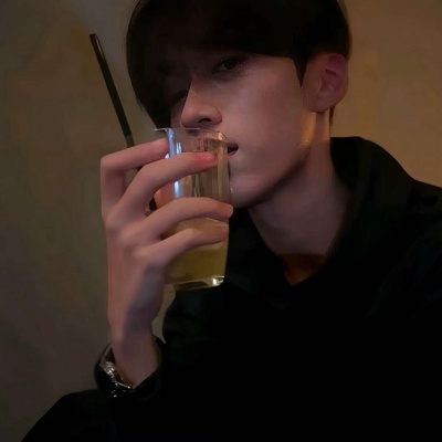 小众不易撞的头像ins男