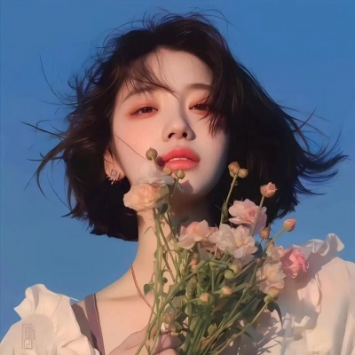 自由感拉满的旅游风女生头像