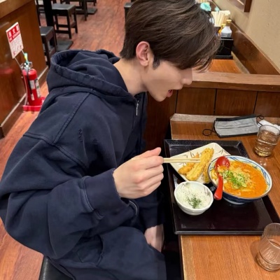 高颜值男ins风头像