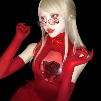 冷艳感拉满的红色系女生头像