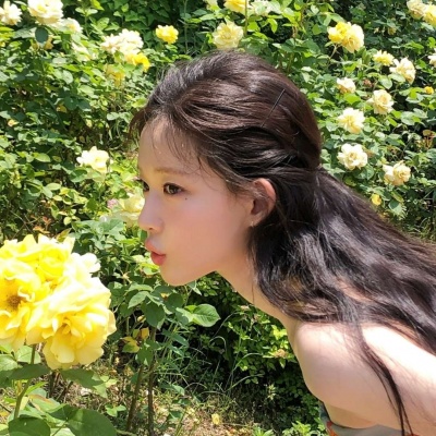 小众唯美风景女生头像