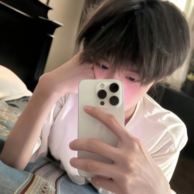 小众风帅气男生头像