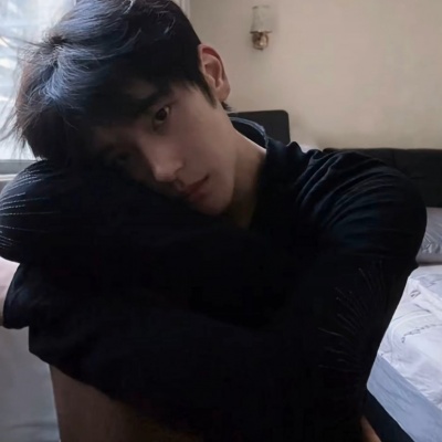 小众青春风男生头像