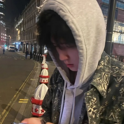 头像男真人帅气高冷