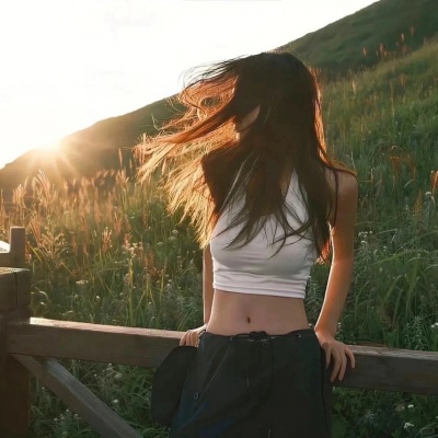 ins超火风景自由感女头像