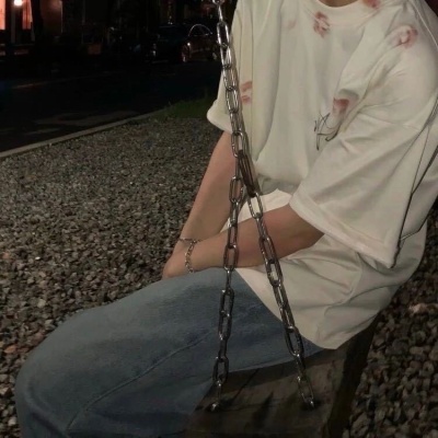 少年感干净帅气男生头像