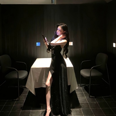 破碎感拉满的清凉女头