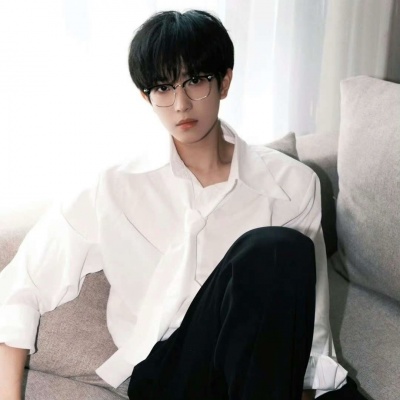 超好看ins风男头像