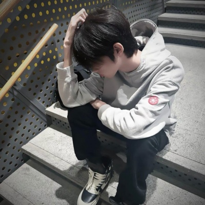 精选小众帅气氛围男生头像