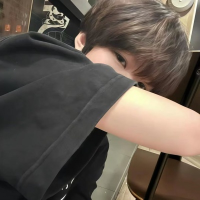 高颜值男ins风头像