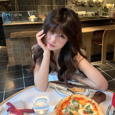 可爱纯欲风坐着女头