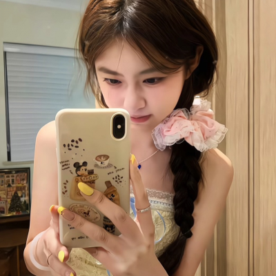 温柔系ins风拿手机对镜拍女头