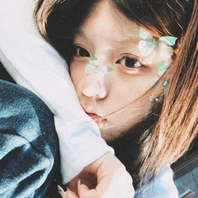 氛围感拉满的复古胶片风女生头像