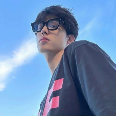 超好看ins风男头像