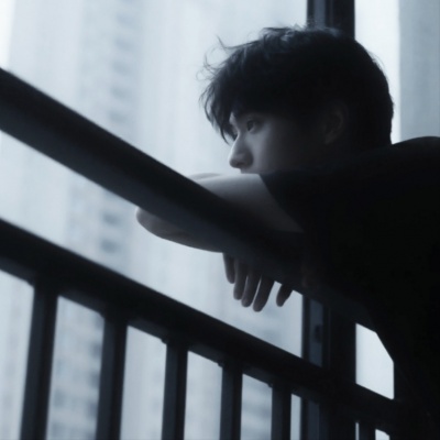 情绪氛围感男生头像