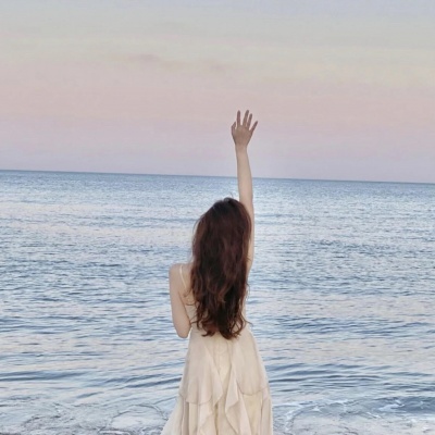 海边女生背影氛围感头像