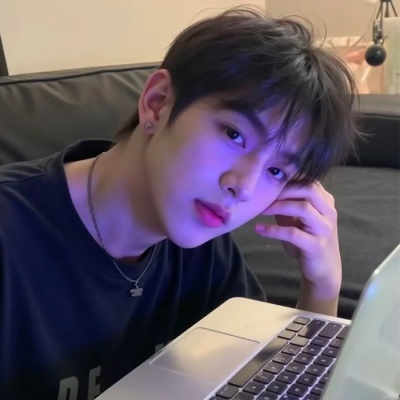 2026热门男生微信头像图片