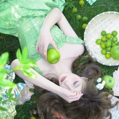 高颜值森系绿色风景女生头像