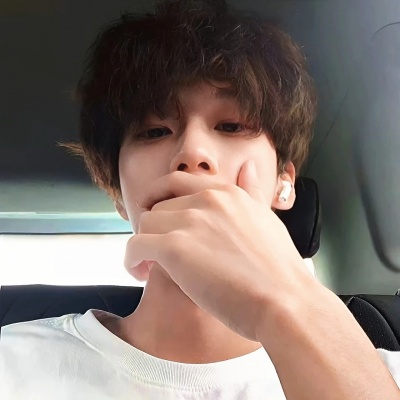 高质感滤镜氛围男生头像