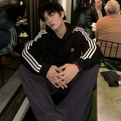 超好看ins风男头像