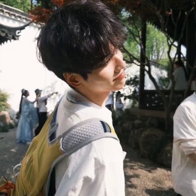 青春阳光小众男头