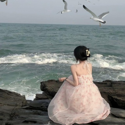 海边女生背影氛围感头像