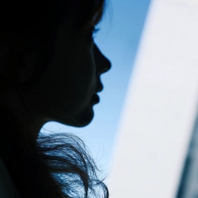 氛围感情绪侧脸女头