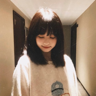 氛围感拉满的复古胶片风女生头像