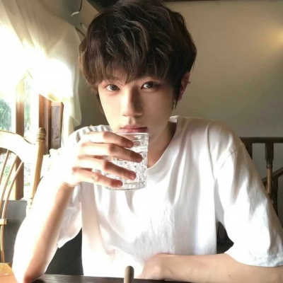 小众不易撞的头像男真人