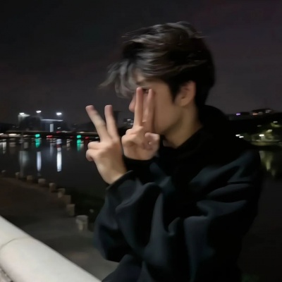 冷清风调调超绝的ins氛围感男头