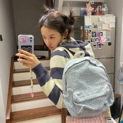 温柔系ins风拿手机对镜拍女头