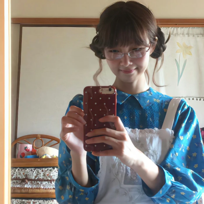 小众ins戴眼镜甜妹头像