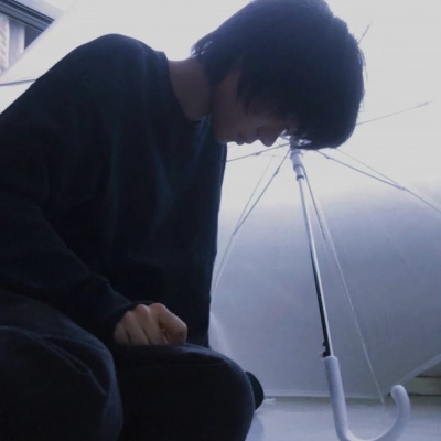 清冷氛围感男生头像