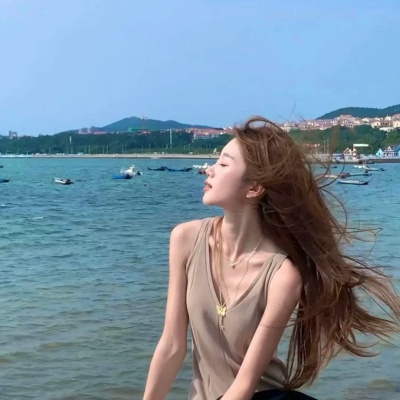 超火自由感风景女生头像