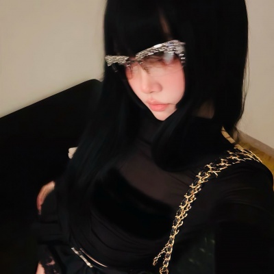 高级氛围感的女生微信头像