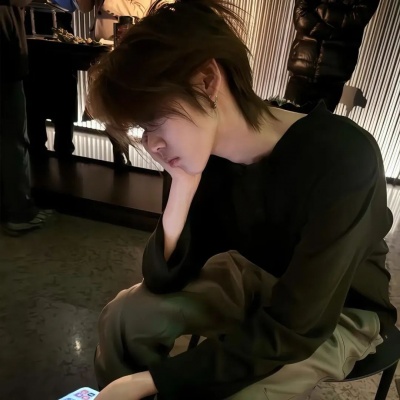 超绝高质量侧脸男生头像