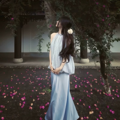 破碎感拉满的清凉女头