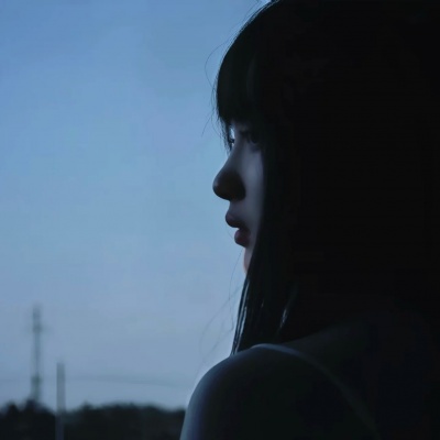 氛围感情绪侧脸女头
