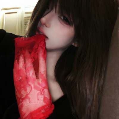 冷艳感拉满的红色系女生头像