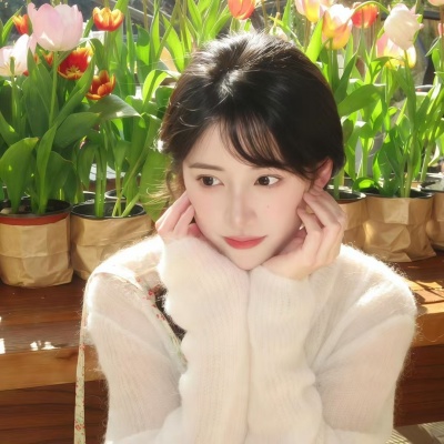 自由感拉满的旅游风女生头像