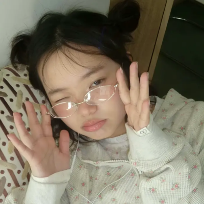 小众ins戴眼镜甜妹头像