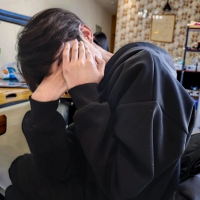 少年感干净帅气男生头像